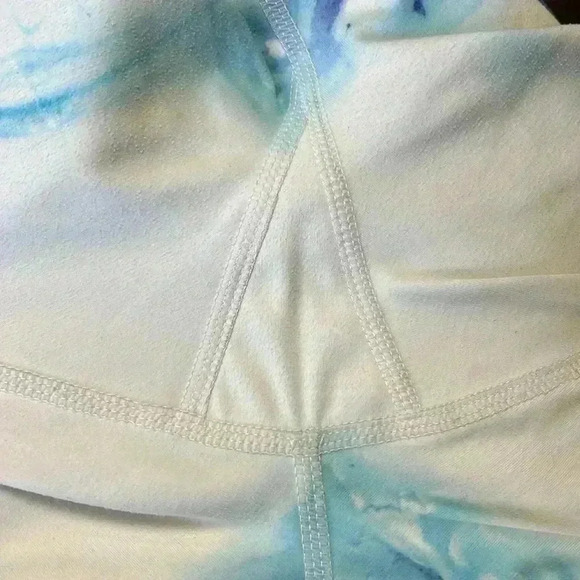 Athleta High Rise Fuji Chaturanga Cropped Capri Legging Size Medium Blue White - Picture 10 of 11